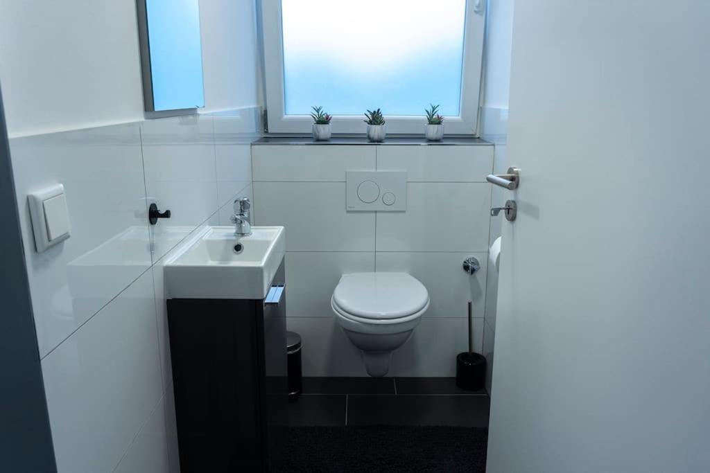 Moderne Ferienwohnung In Gelsenkirchen-Schalke Fuer 1 Bis 7 Personen Mit Terrasse, Ideal Fuer Gruppen & Stadionbesuche Exterior foto