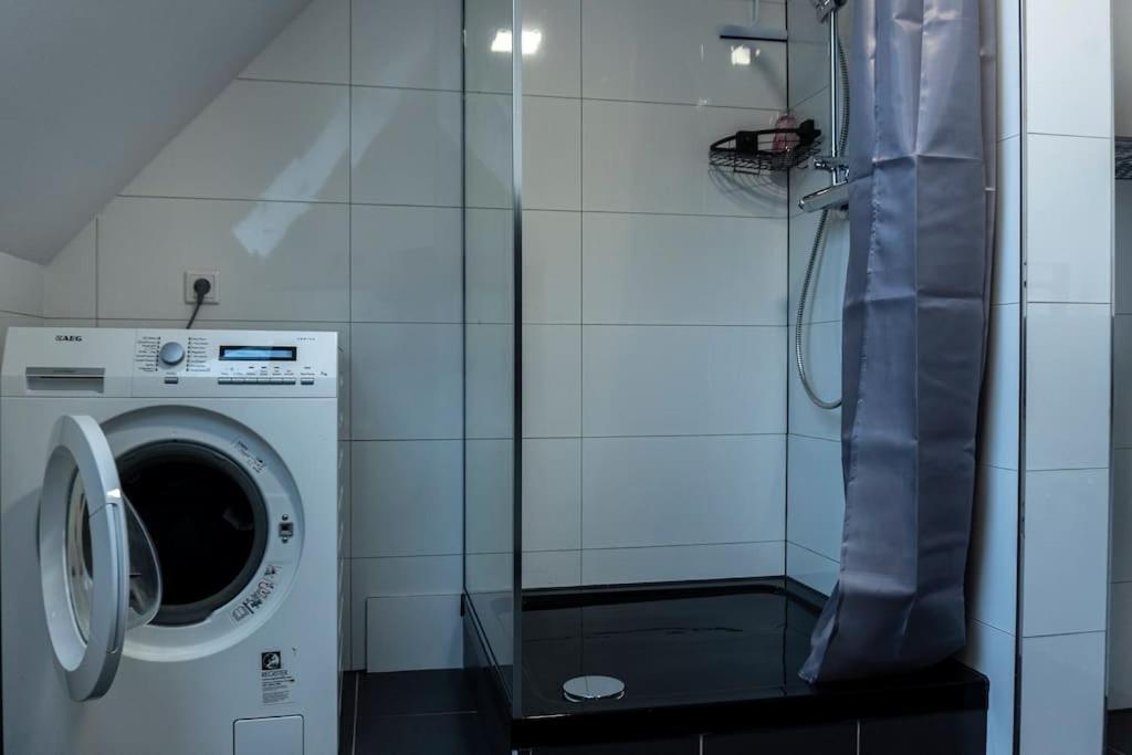 Moderne Ferienwohnung In Gelsenkirchen-Schalke Fuer 1 Bis 7 Personen Mit Terrasse, Ideal Fuer Gruppen & Stadionbesuche Exterior foto