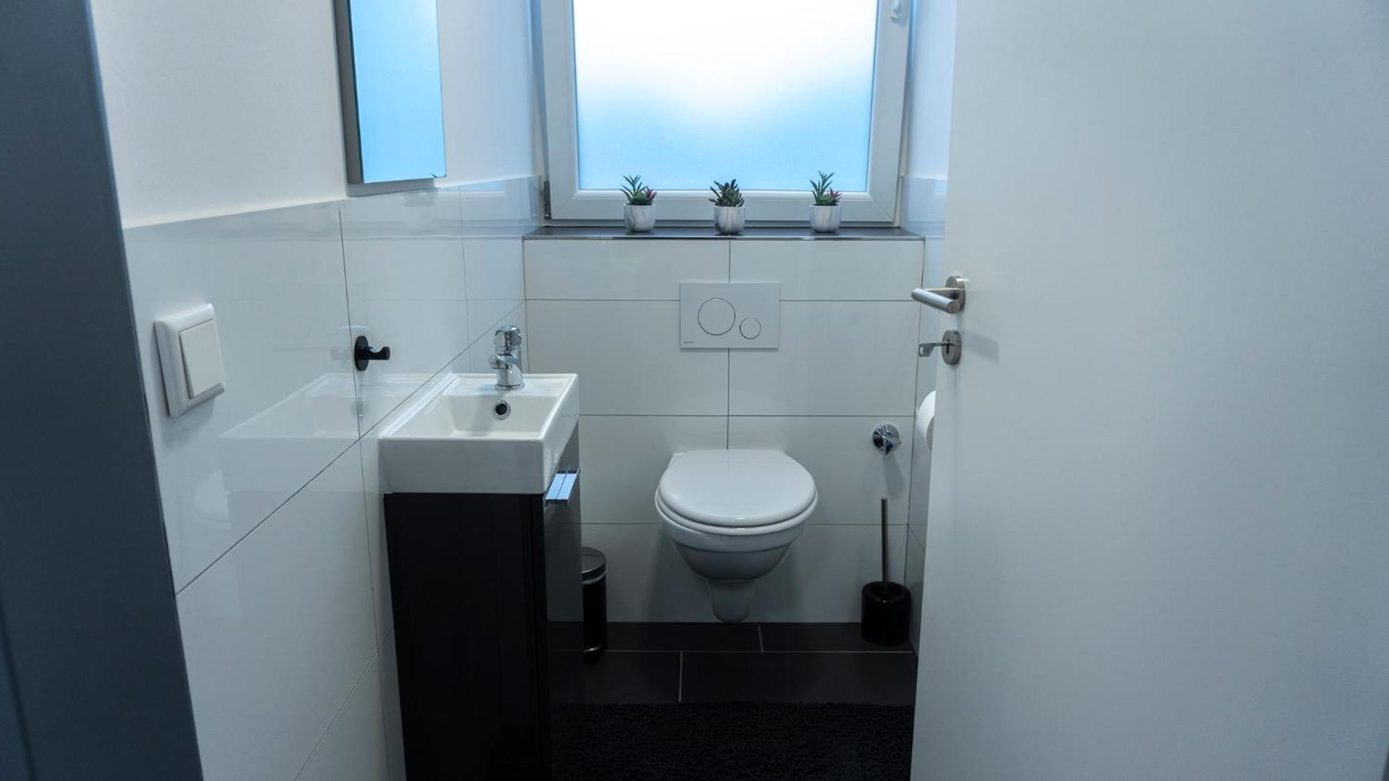 Moderne Ferienwohnung In Gelsenkirchen-Schalke Fuer 1 Bis 7 Personen Mit Terrasse, Ideal Fuer Gruppen & Stadionbesuche Exterior foto